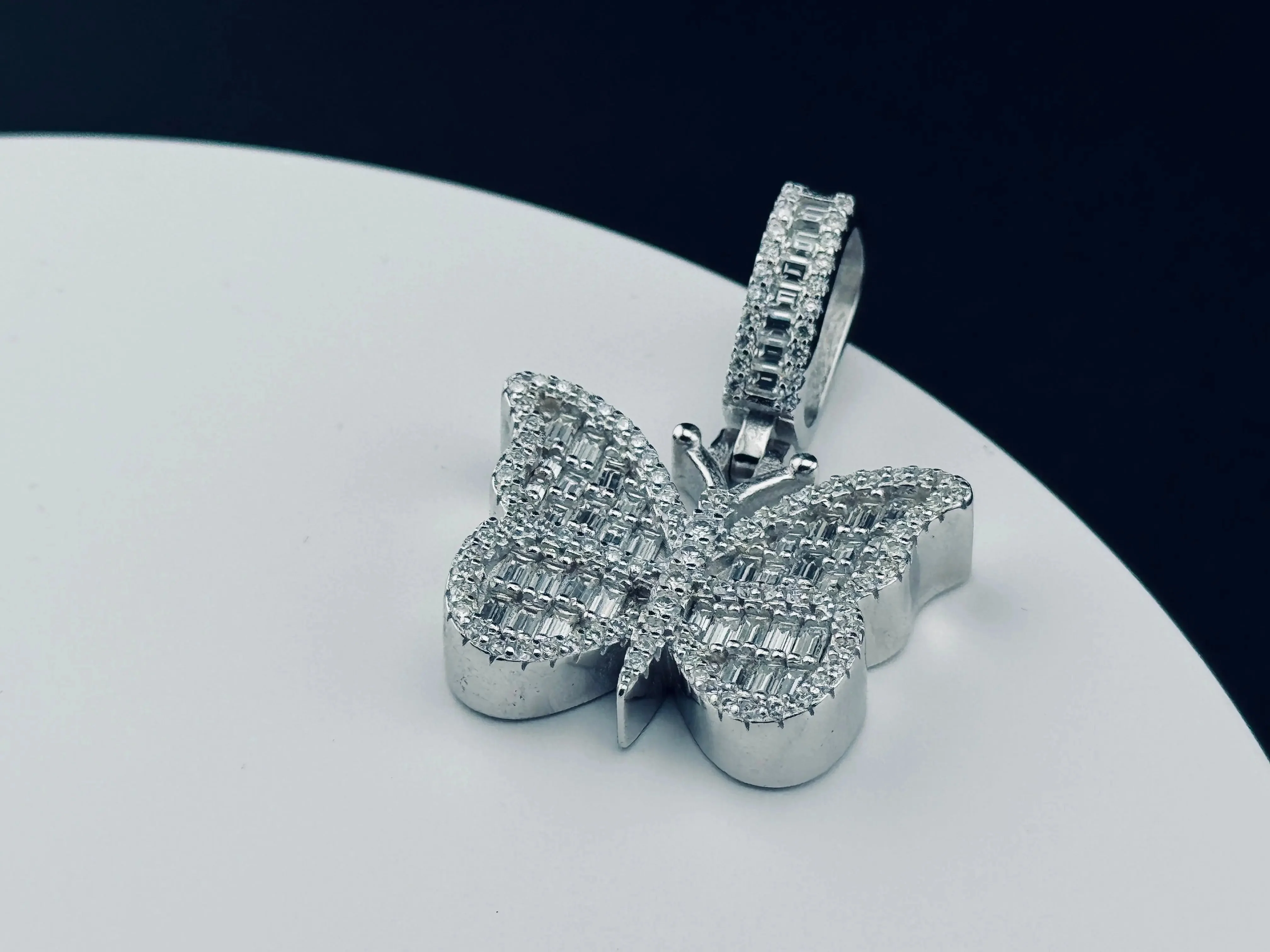 Luxury Butterfly Pendant Necklace - Image 3
