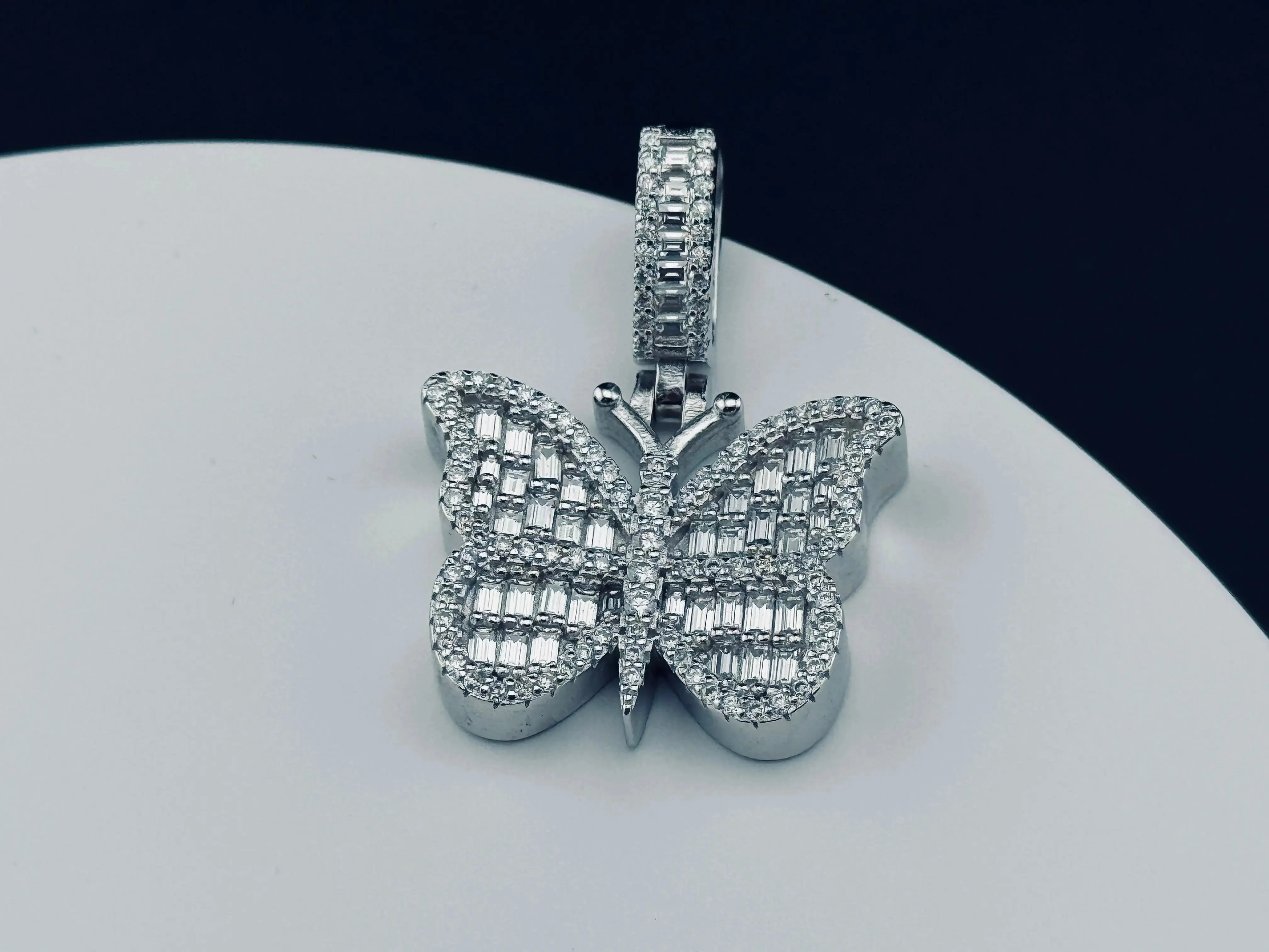 Luxury Butterfly Pendant Necklace - Image 4