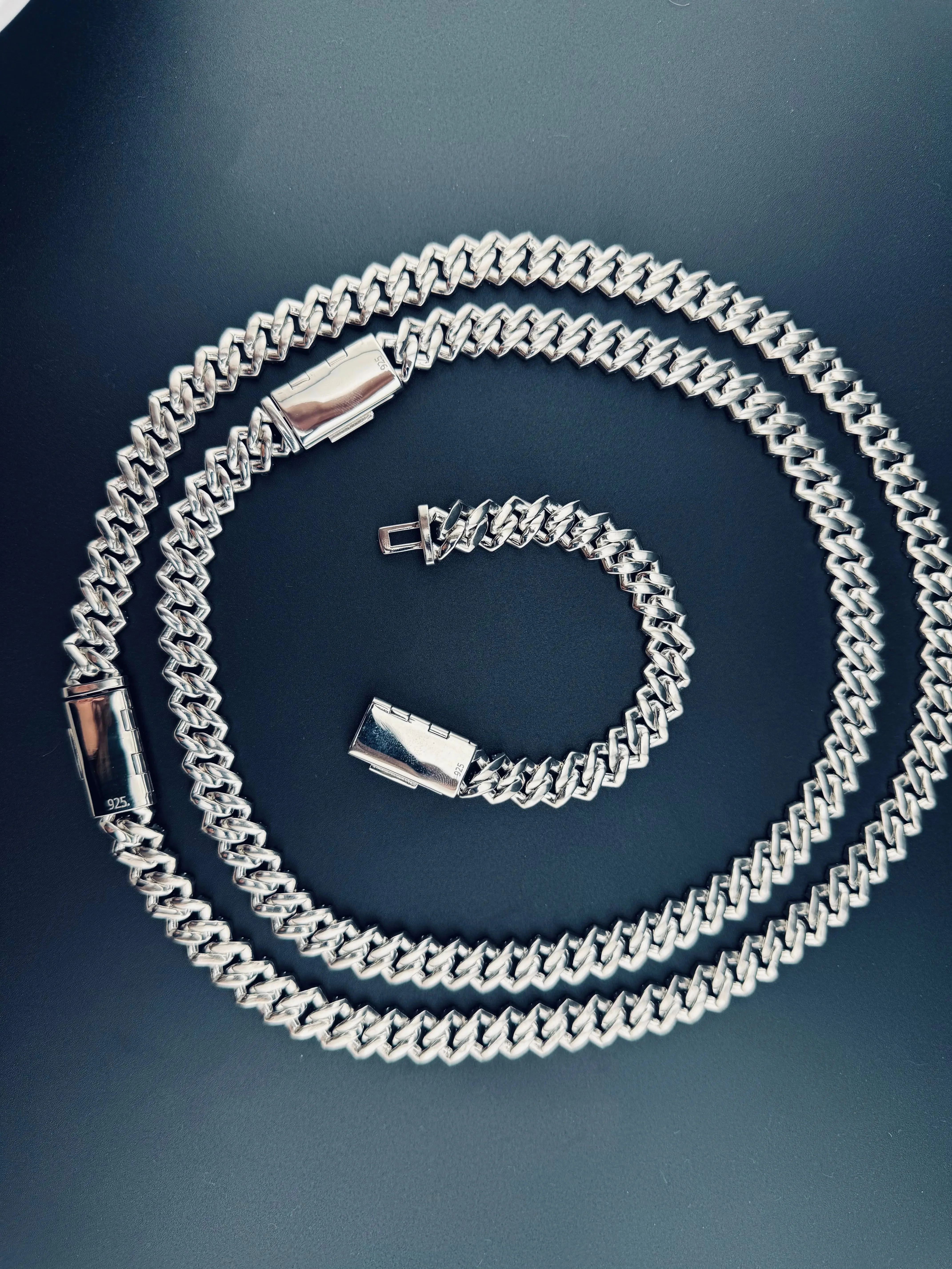 VVS1 MOISSANITE CUBAN CHAIN 13MM - Image 4